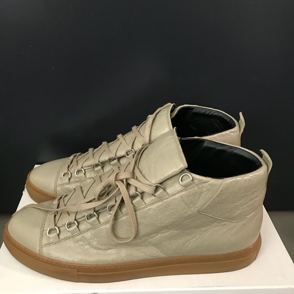 Sneakers - Picture 2 of 4